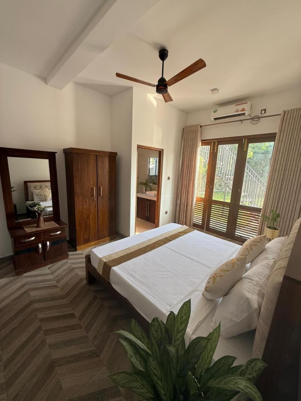 The Villa Kalbashi Kotte - Luxury Stay With Swimming Pool Sri Jayewardenepura Kotte Luaran gambar