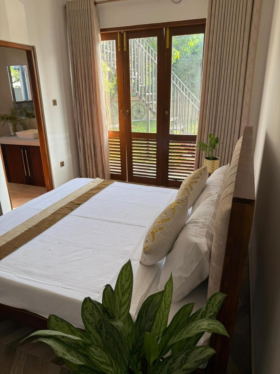 The Villa Kalbashi Kotte - Luxury Stay With Swimming Pool Sri Jayewardenepura Kotte Luaran gambar